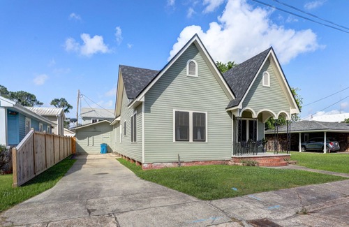 New Iberia House | Cajun Cottage located in downtown New Iberia