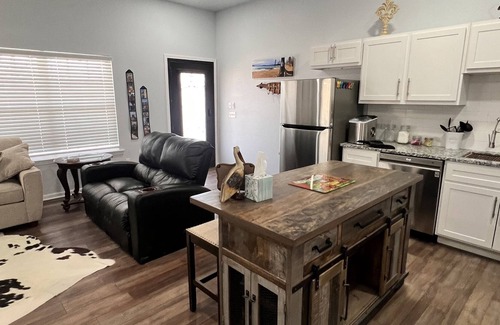 Kingston Cabin | Cajun getaway lake house change in look but same quality and same areas Buncombe