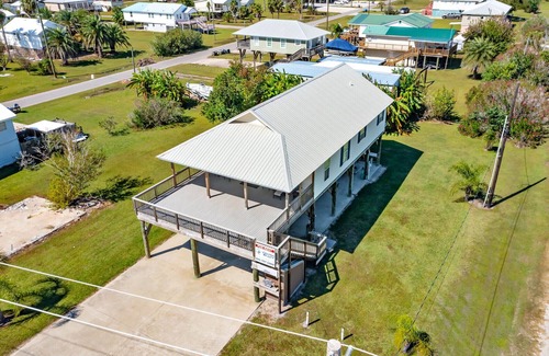 Grand Isle House | Cajun Yacht Club: Spacious 4BR camp in Grand Isle, LA, across from the beach.