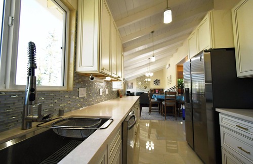 Calabasas House | Calabasas luxury 3 Bed 2 Bath Mountain View with Patio quite