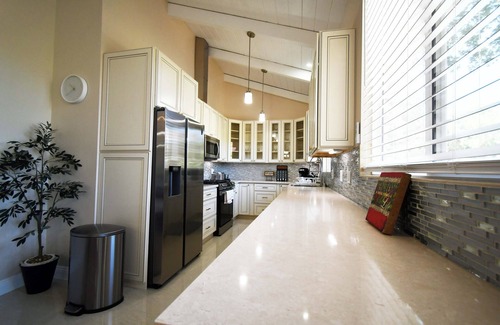 Calabasas House | Calabasas luxury 3 Bed 2 Bath Mountain View with Patio quite