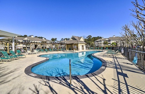 Calabash Apartment | Calabash Condo with Patio and Golf Course Views!