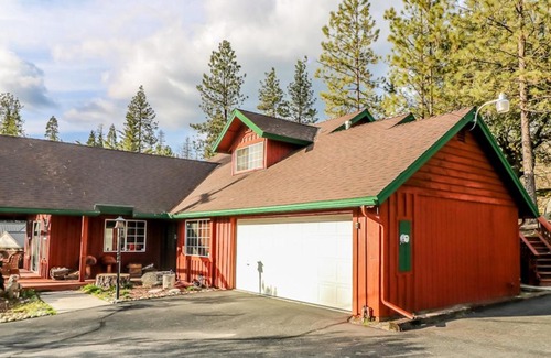 Bass Lake House | Calandri Lakeview House