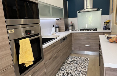8th Arrondissement Apartment | CALANQUES Marseille. QUIET APARTMENT WITH TERRACE