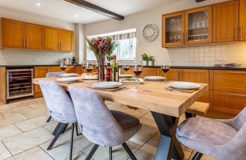 Chirbury with Brompton House | Calcot Farmhouse in Montgomery