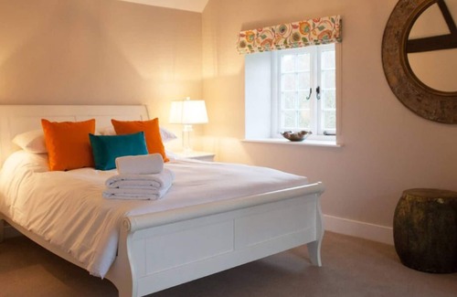 Montgomery House | Calcot Farmhouse in Montgomery