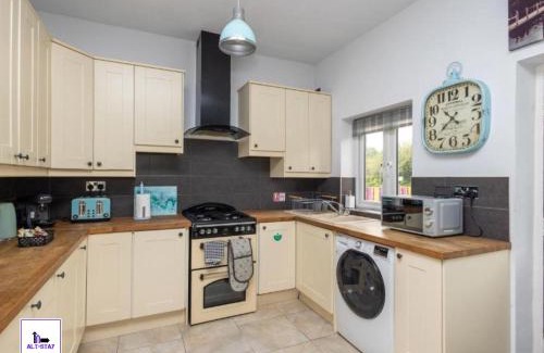 Stanley House | Calder Canal Cottage by Alt-Stay Accommodation