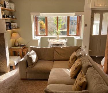 Hebden Bridge House | Calderside Cottage (2 BDR Central Hebden Bridge)