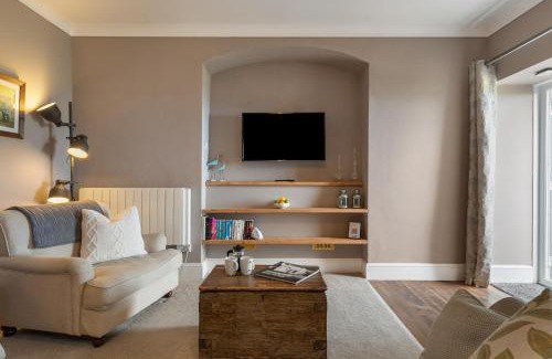 Penally Apartment | Caldey Island View - Sea Views and Log Burner