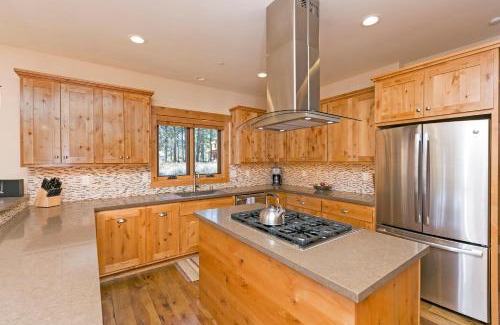 Truckee House | Caleb's Getaway by Tahoe Getaways at Old Greenwood- 3BR w Bonus Room, Pets Welcome & Ski Shuttle!