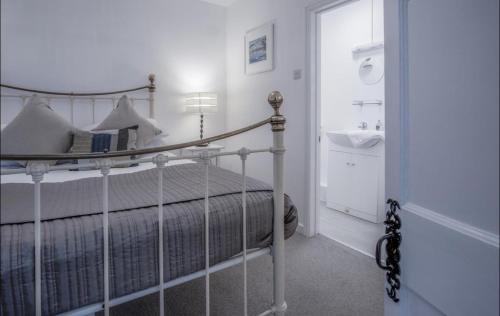 Solva House | Calebs Cottage- Solva harbour