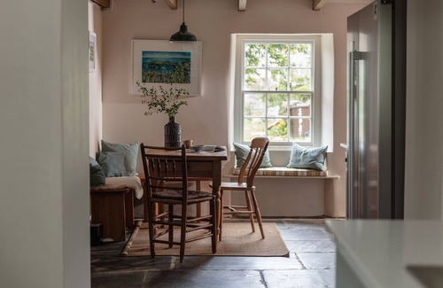 Trelights Cottage | Calenick - a stylish cottage that sleeps 6 guests in 3 bedrooms