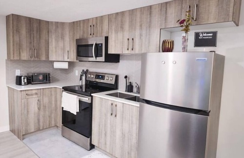 Calgary House | Calgary Cozy Nest | 2BR Suiten