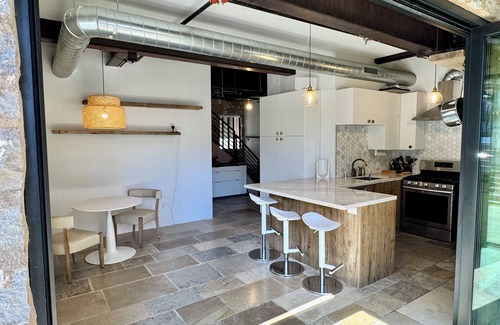 Lantern District House | Cali beach living! Modern 2 BR home. Pet friendly. Walk to town, beaches, harbor