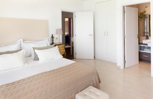 Santiago Bed & Breakfast | CALI Deluxe Holidays, Sesimbra