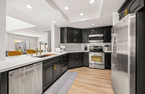 Mission Viejo House | California Dreaming: Chic Retreat in Orange County's Prime Location!