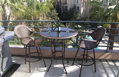 Airport Area Apartment | California Tropical Resort Penthouse