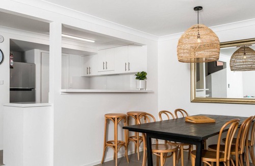 Byron Bay Villa | Calinda Sol 10 - Cafes, restaurants and beaches all within 5 min walk.