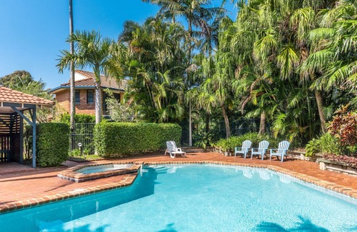 Byron Bay Villa | Calinda Sol 10 - Cafes, restaurants and beaches all within 5 min walk.