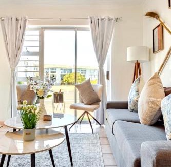 Big Bay Apartment | Caline-V Luxury beach Front Flat