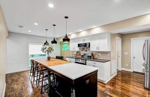 Bardstown House | Call Me Old Fashioned! *Heart of Bardstown Square*