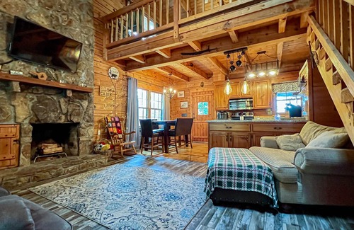 Pine Mountain Valley Cabin | Callaway's Pumpkins and Fantasy in Lights with Happy’s Hideaway!