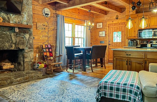 Pine Mountain Valley Cabin | Callaway's Pumpkins and Fantasy in Lights with Happy’s Hideaway!