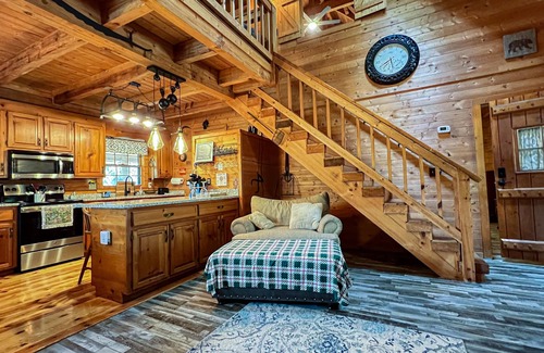 Pine Mountain Valley Cabin | Callaway's Pumpkins and Fantasy in Lights with Happy’s Hideaway!
