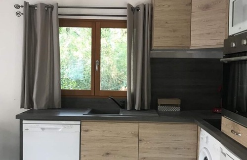 Callian Apartment | Callian, Studio 2 "Les Rosiers" in the countryside.