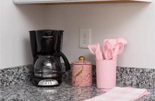 Maxwell House | Calling Bachlorettes! Free Parking + 5 Min to DT