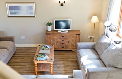 Knockerdown Apartment | Callow Cottage With Shared Swimming Pool