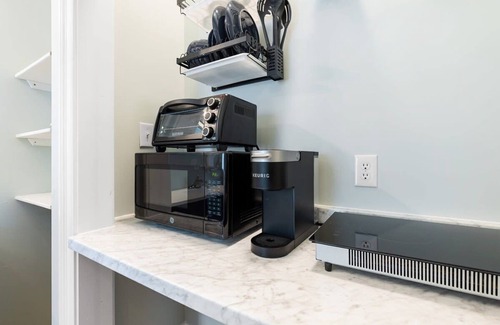 Westside Apartment | Calm & Bright Apartment Downtown