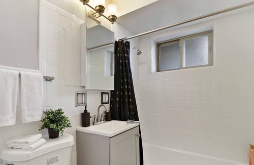 Arlington Heights Apartment | Calm & Cozy 1-Bedroom Apartment