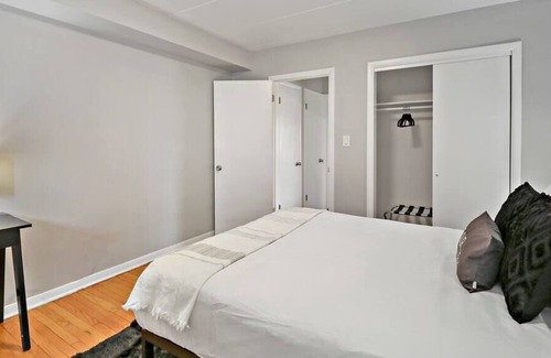 Arlington Heights Apartment | Calm & Cozy 1-Bedroom Apartment