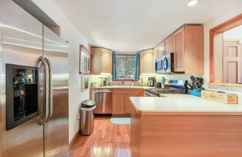 Cedar Glen Cabin | Calm & Cozy 3BR cabin w/AC+WiFi+Parking+BBQ