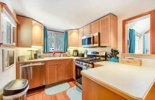 Cedar Glen Cabin | Calm & Cozy 3BR cabin w/AC+WiFi+Parking+BBQ