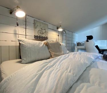 Kastoria Apartment | Calm Lake Balcony