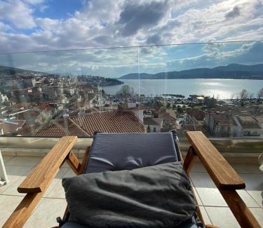 Kastoria Apartment | Calm Lake Balcony