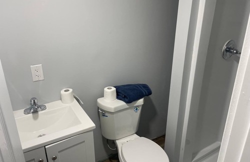 Garfield Heights Apartment | Calm oasis 1 bedroom in Garfield Heightswith WiFi 7 AC #27A