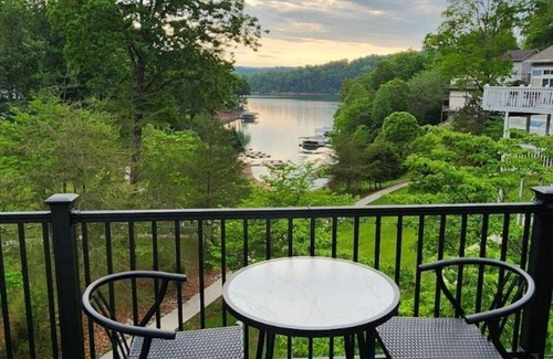 La Follette House | Calm Water Cove: Remodeled Lakefront Home in Deerfield with Boat Slip, Sleeps 10