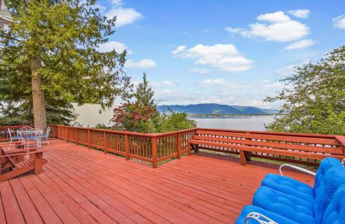 Sandpoint House | Calm Waters Lakeside Cabin