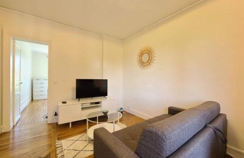 Champignol Apartment | CALME, EMPLACEMENT PARFAIT, 15 min PARIS