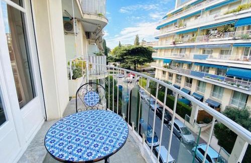 Le Cannet Apartment | Calme et centrale avec balcon ensoleillé