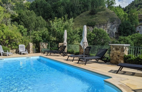 Llo House | Calme et Soleil - Montagne, Thermes et Piscine - Grange Aménagée
