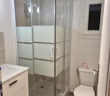 Faremoutiers Apartment | Calme Studio & WIFI Jardin Disneyland Paris 4 personnes