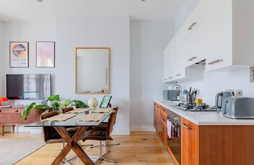 North Kensington Apartment | Calming 1BD Flat with Garden, Ladbroke Grove