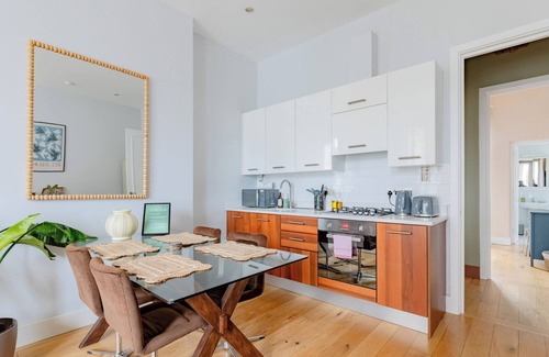 North Kensington Apartment | Calming 1BD Flat with Garden, Ladbroke Grove