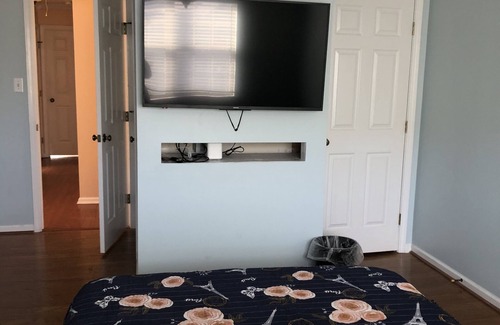Savannah House | Calming 2800 sq ft pet friendly