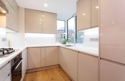 Belsize Apartment | Calming Belsize Park Retreat, by Veeve