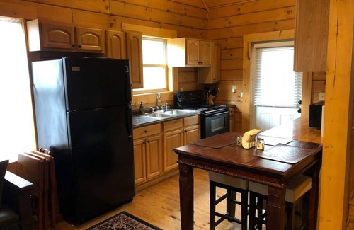 Monteagle Cabin | Calming Cabin: Peaceful | Country Chic | Hikes, Waterfalls, The Caverns Nearby